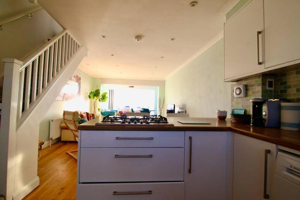 Serenity "Your Calm Seafront Retreat" By Air Premier Seaford Bagian luar foto