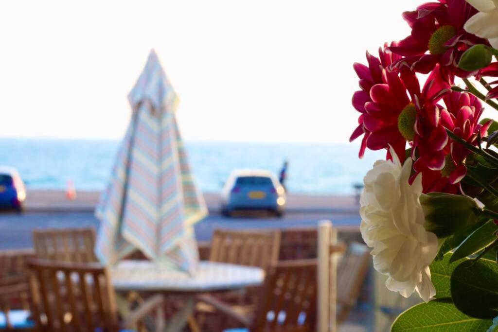 Serenity "Your Calm Seafront Retreat" By Air Premier Seaford Bagian luar foto