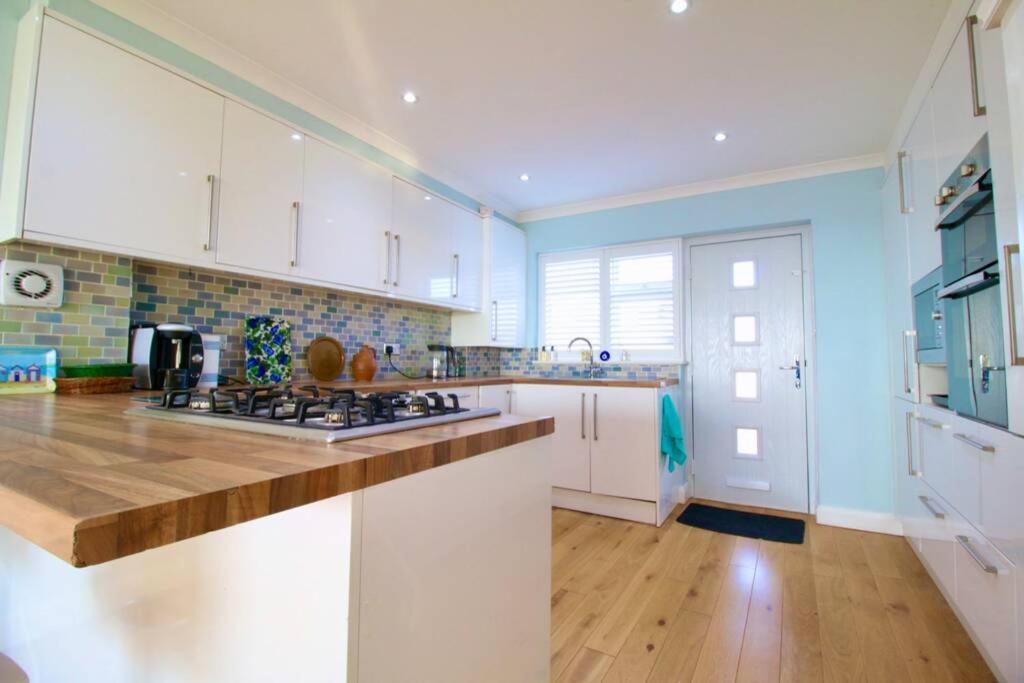 Serenity "Your Calm Seafront Retreat" By Air Premier Seaford Bagian luar foto